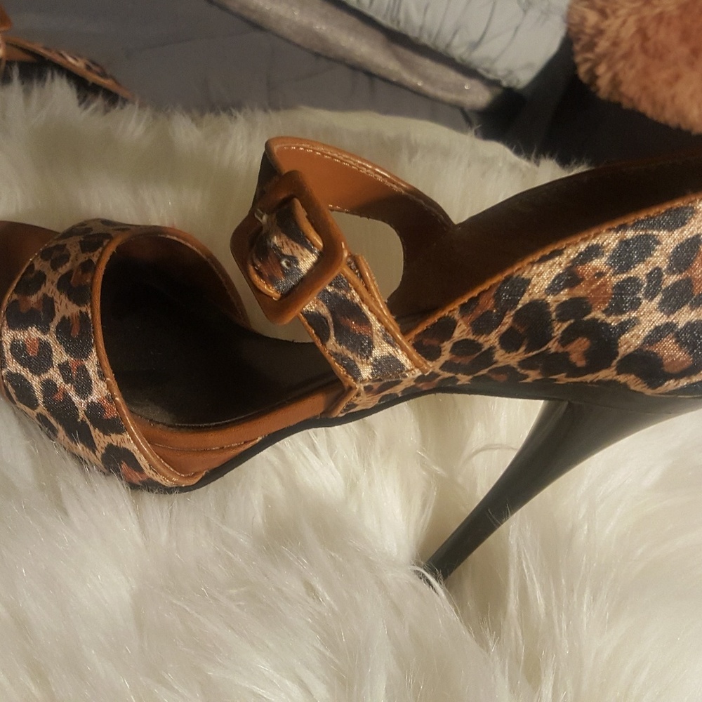 Heels - Picture 2 of 3